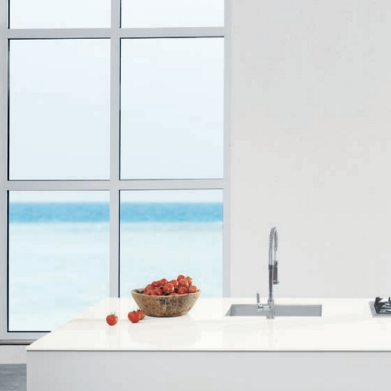 cocina blanca porcelánico Blanco Laminam
