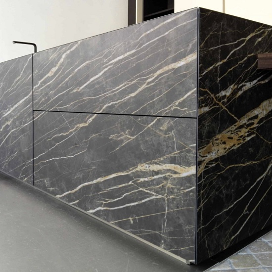 isla Laminam Noir Desir