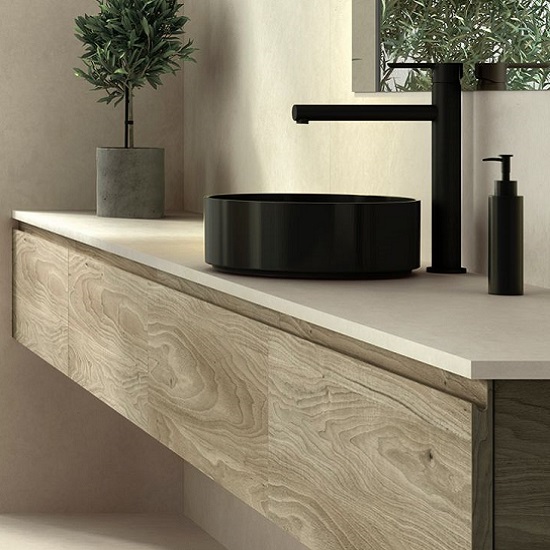 Combinación de madera y encimera de porcelánico Dekton Sasea
