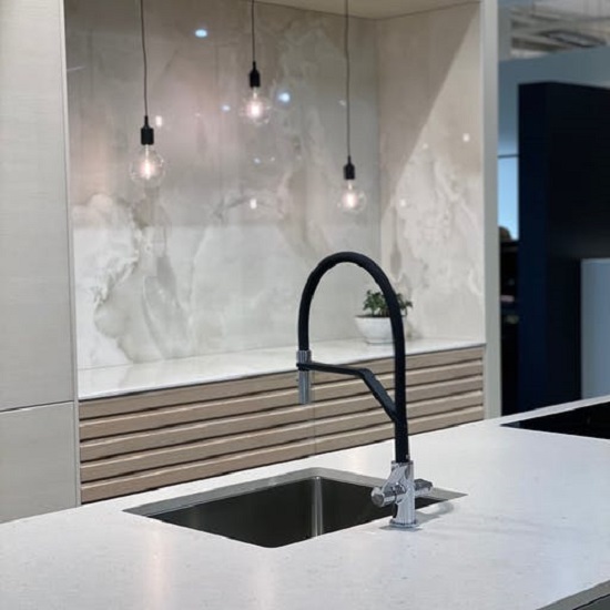 Dekton Helena isla de encimera y salpicaderos