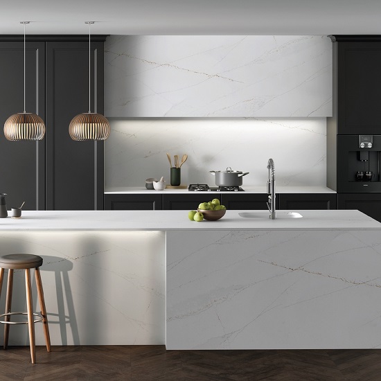 Isla y cocina moderna de cuarzo Silestone Ethereal Glow