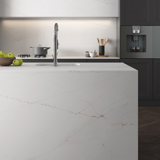 Isla de cocina con fregadero integrado Silestone Ethereal Glow kitchen