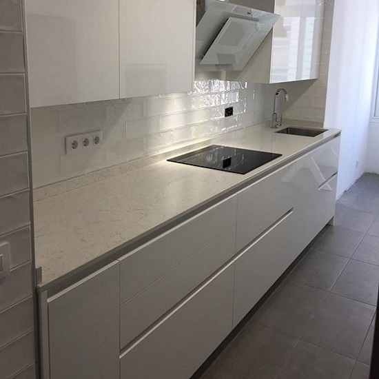 foto de instalación de encimera Silestone Pearl Jasmine