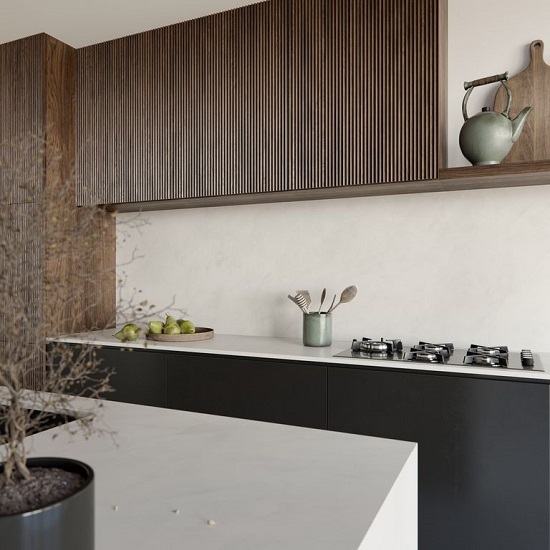 Dekton Albarium Isla y cocina tradicional de porcelánico