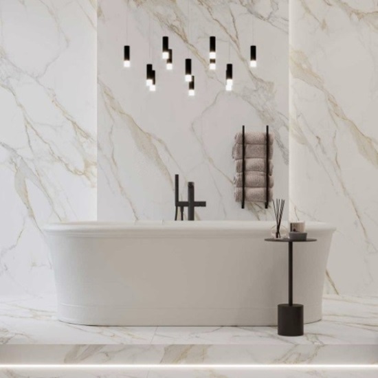 foto de un revestimiento de baño en Neolith Calacatta Roma