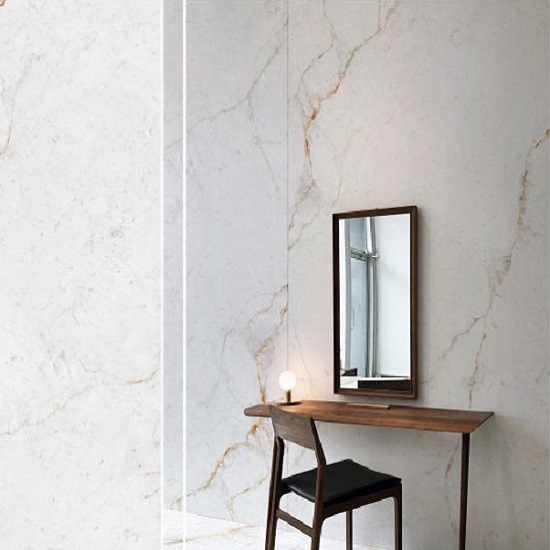 foto de un baño on revestimiento en Neolith Abu Dhabi White