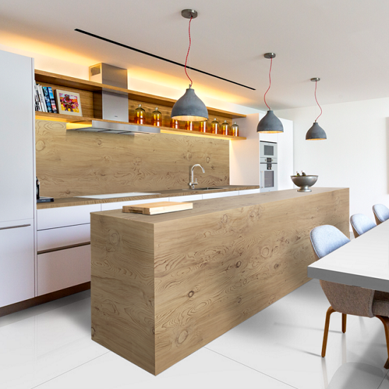 foto de una cocina con la isla y la pared revestidas con Neolith La Boheme