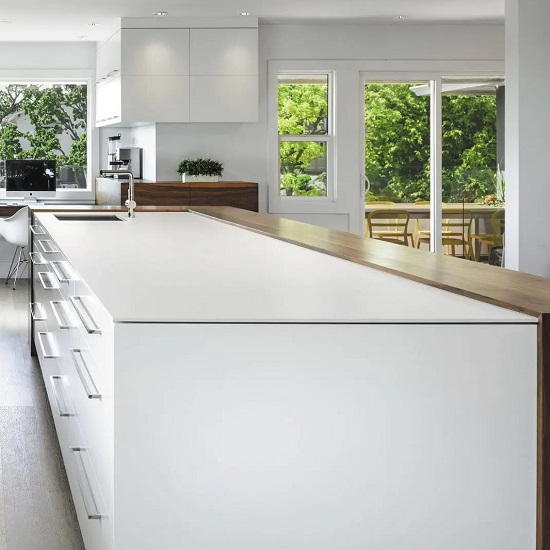 cocina blanca con encimera Neolith Just White