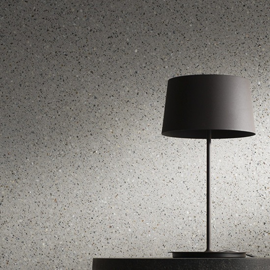 revestimiento pared hotel Krion Concrete