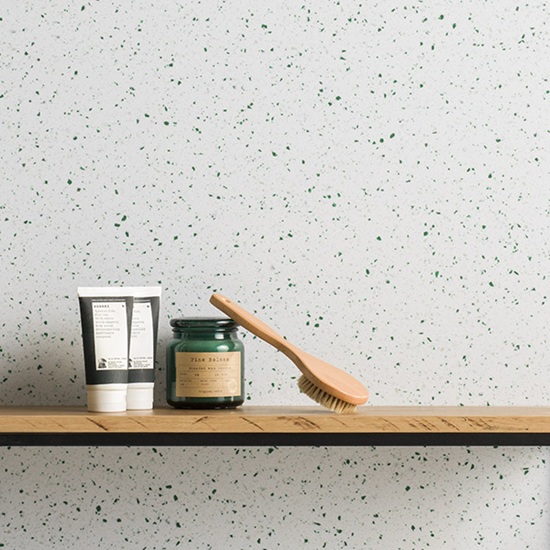 pared terrazo verde y blanco Krion Vetro