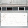 Losa de gran formato Arklam Melbourne blanca con vetas doradas para encimeras en Málaga.