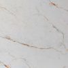 Detalle de la superficie de la encimera Blaker Alhambra Gold, porcelánico blanco con delicadas vetas doradas que imita mármol natural.
