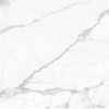 Textura detallada de Blaker Statuario Bernini blanca con vetas grises en patrón marmóreo intenso.