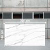 osa grande de Blaker Venatino Grey 320x160 cm blanca veteada en almacén industrial