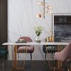 Encimera y salpicadero Blaker Venatino Grey blanca veteada con lámparas blancas, grifo dorado y gabinetes de madera en cocina moderna.
