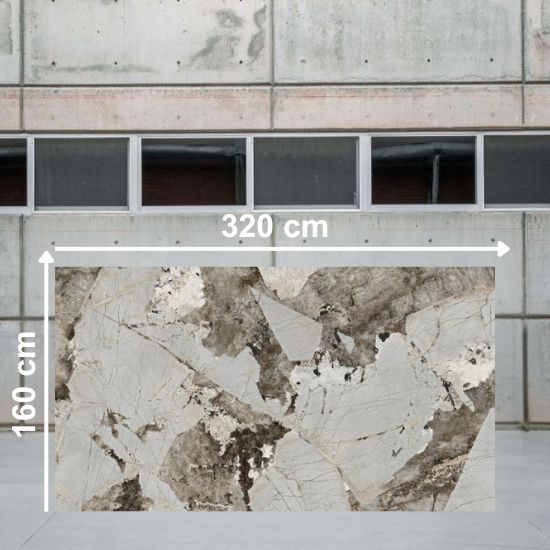 Losa grande de Venux Arctic Patagonia 320x160 cm blanca con vetas marrones en almacén industrial.