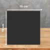 Muestra 10x10 cm de Venux Black Zimbabwe negra uniforme sobre fondo gris.