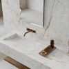 Vanitorio flotante Venux Aurora Crystal blanca veteada con espejo redondo, grifo bronce y productos en baño elegante.