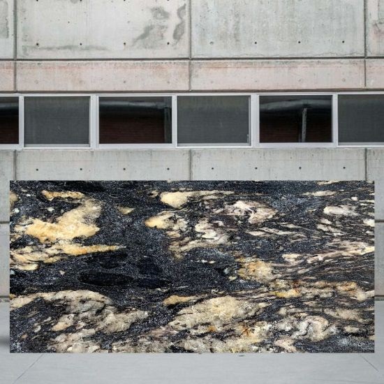 Loseta jumbo de Granito Cosmic Black con vetas blancas y doradas, granito negro natural de gran formato