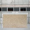 osa jumbo de Granito Crema Camelia de 310 x 190 cm en tonos crema y beige con motas negras