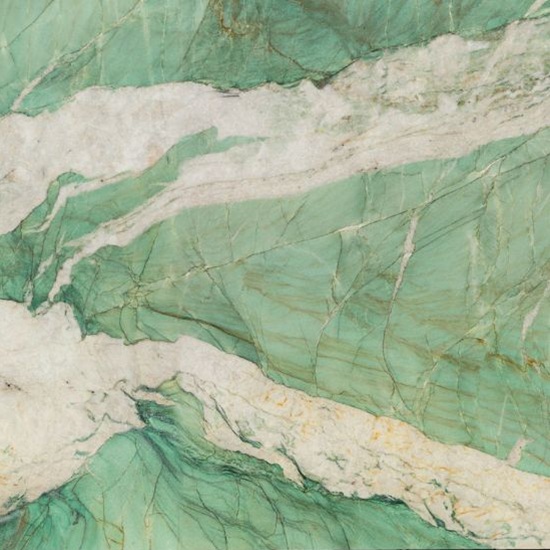 Textura detallada de Sensa Kaira, cuarcita verde natural con vetas blancas y doradas, encimera mármol verde de Cosentino
